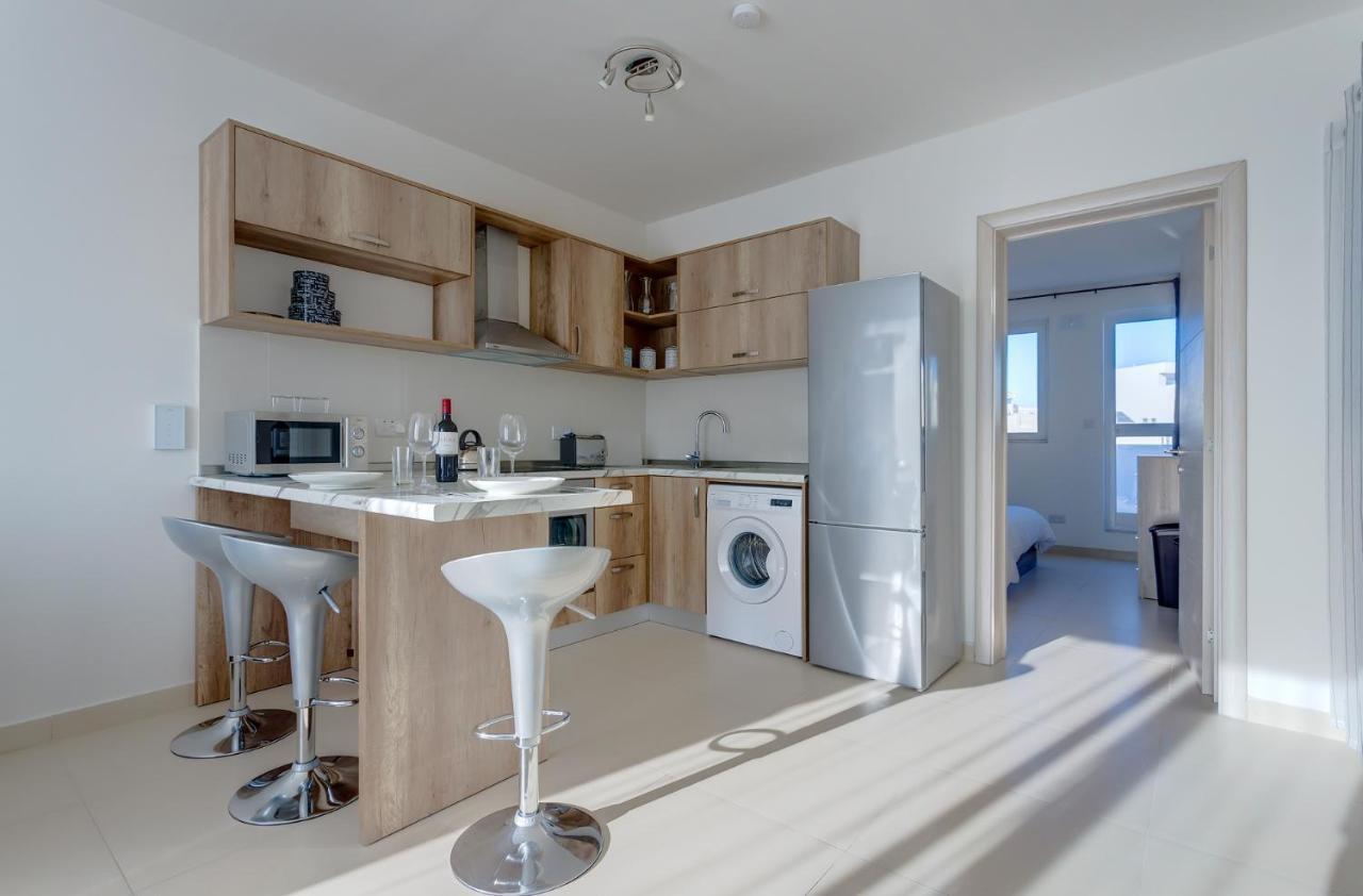 Centric And Modern Penthouse Close To Amenities Apartment