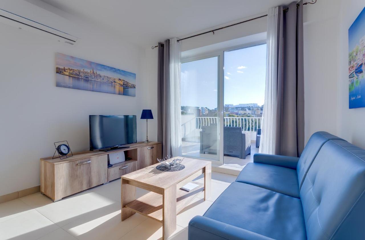 Centric And Modern Penthouse Close To Amenities Apartment *