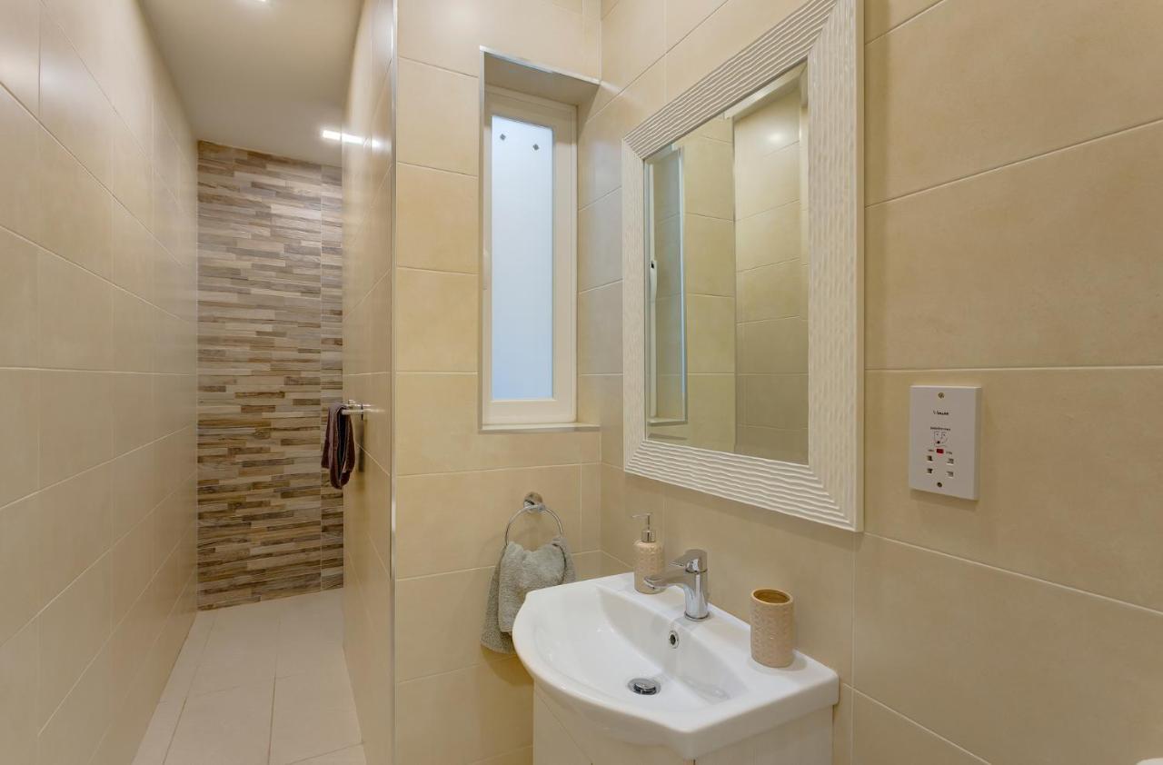 Apartment Centric And Modern Penthouse Close To Amenities Msida